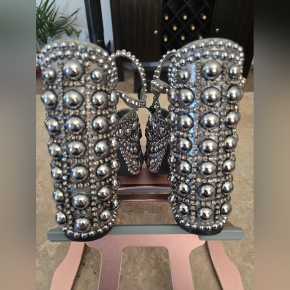 AZALEA WANG ASTRELLA HEMATITE EMBELLISHED SANDAL.  SIZE  10 - Picture 5 of 10